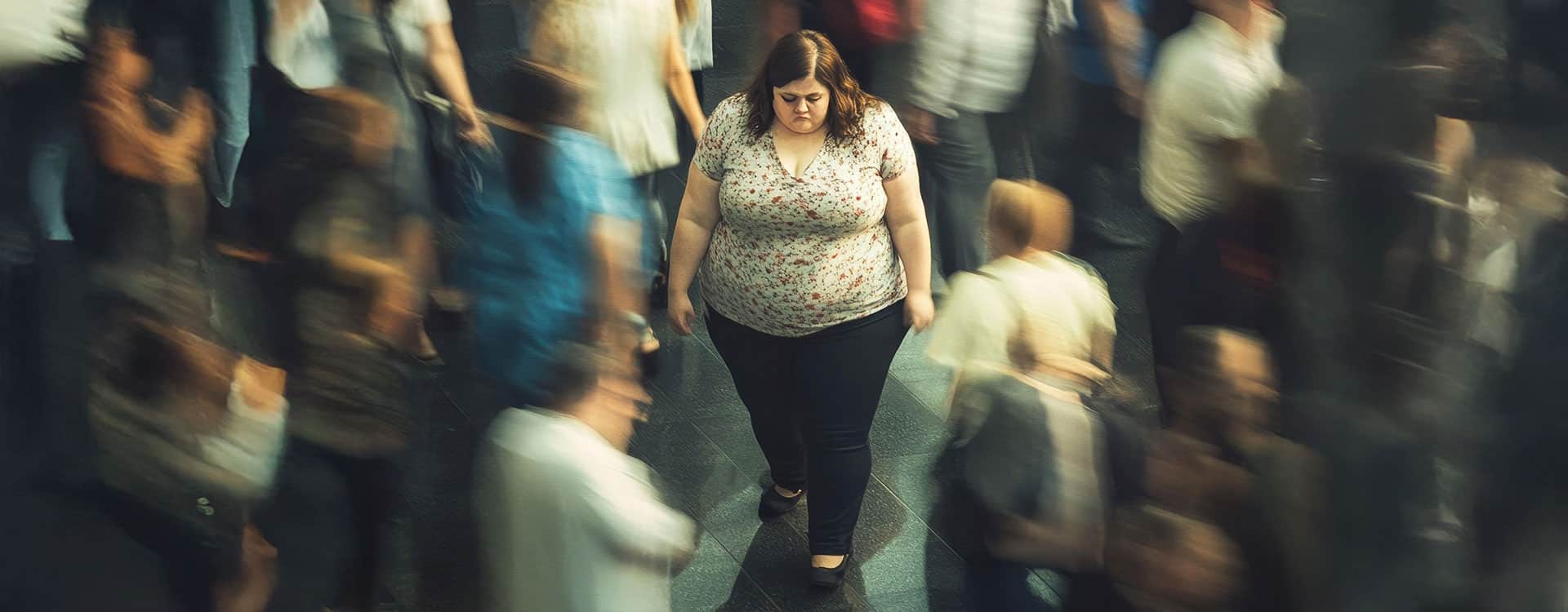 Descubra como o excesso de peso e a obesidade impactam a saúde e a qualidade de vida, afetando indivíduos e a sociedade. Saiba mais.